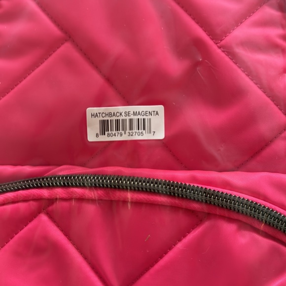 Lug Hatchback SE, Magenta, NWT - Picture 3 of 12